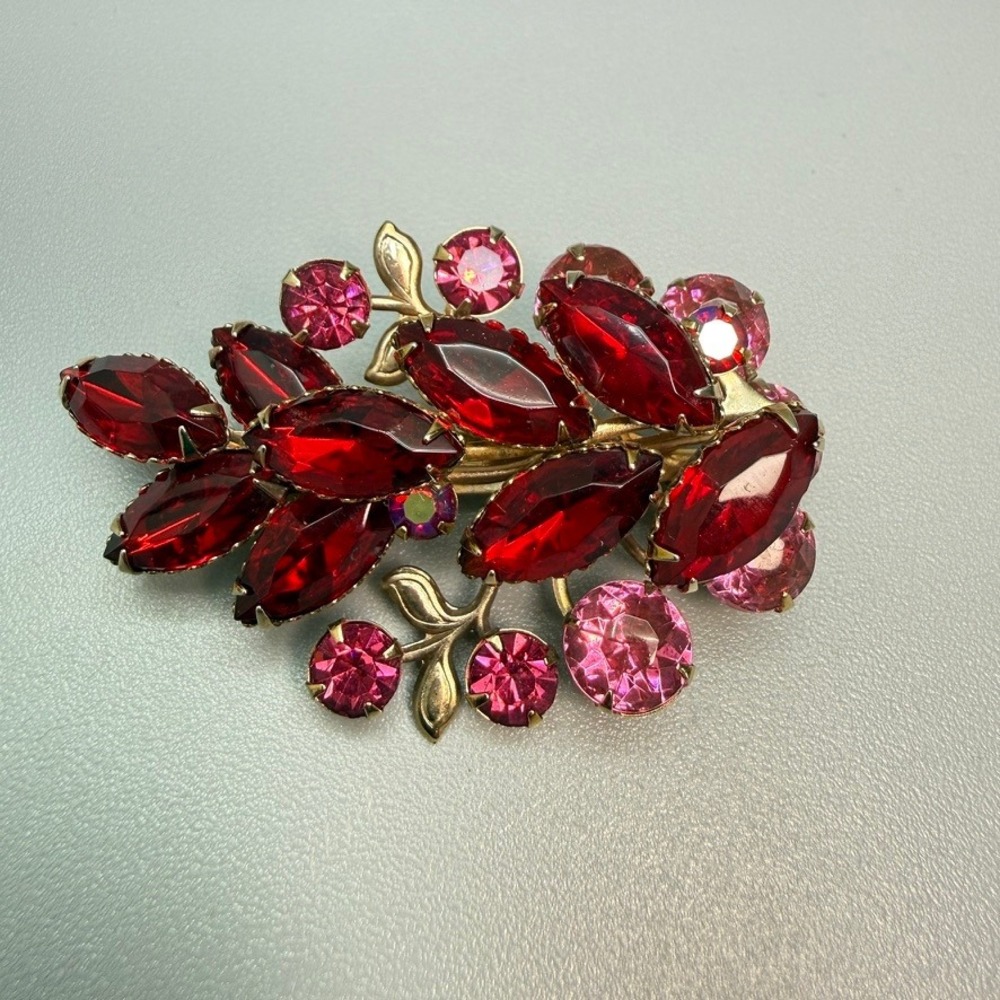 Vintage Red Pink Rhinestone Floral Brooch Gold Tone MCM Riveted Large Statement - Picture 3 of 8